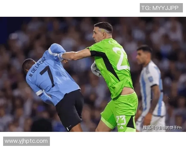 马丁内斯的传奇旅程：从青涩球员到世界足球巨星的蜕变与辉煌